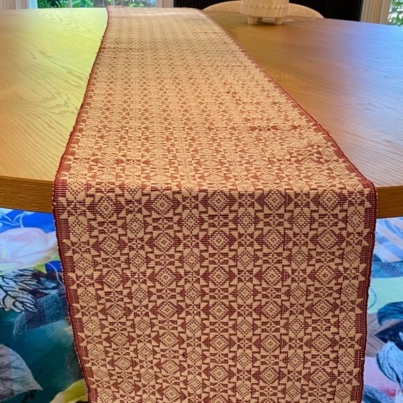 Inabel bed or table runner, Burgundy from the Philippines - Picture 5 of 5